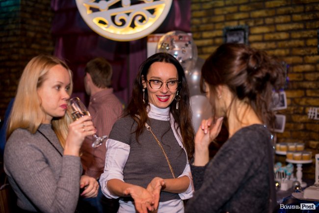 Начальник відділу маркетингу ЛДБК Ірина Кушпель та  нотаріус Тетяна Рачкова