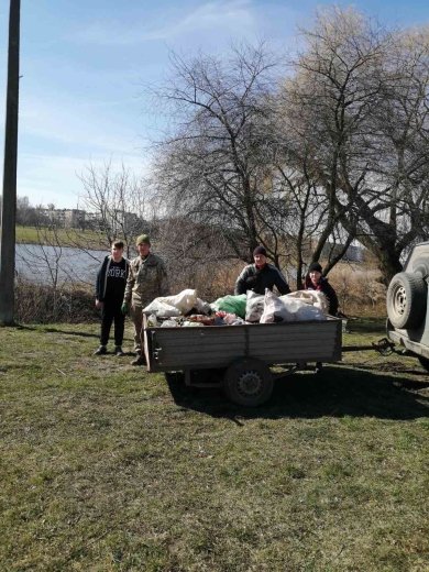 У Нововолинську рибалки прибрали територію водосховища