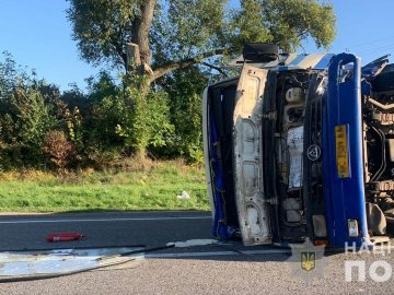 На Львівщині перекинувся рейсовий автобус з пасажирами, є травмовані