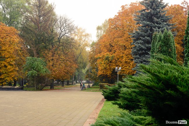 Місто, оповите легким серпанком туману: осінній Луцьк у фото 