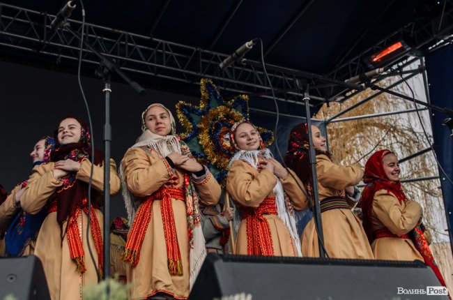 У центрі Луцька – різдвяний фестиваль. ФОТОРЕПОРТАЖ