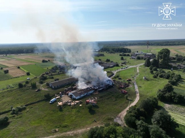 У Луцькому районі горів столярний цех. ФОТО