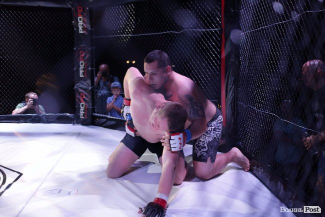Турнір зі змішаних єдиноборств у Луцькому замку: як це було