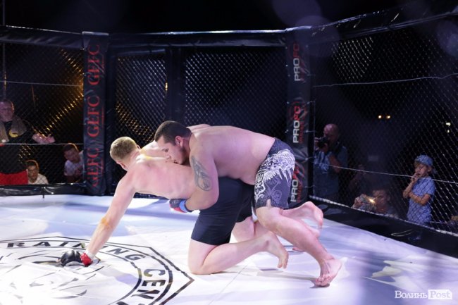 Турнір зі змішаних єдиноборств у Луцькому замку: як це було