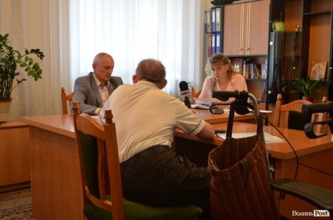 Чимало прохань і проблеми «не за адресою»: як Савченко приймав громадян