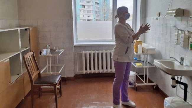 У луцькій лікарні почали вакцинувати проти COVID-19 підлітків. ВІДЕО