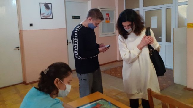 У луцькій лікарні почали вакцинувати проти COVID-19 підлітків. ВІДЕО