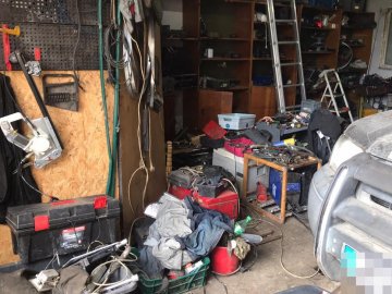 На Волині поліція у гаражах знайшла чимало краденого майна, яке злодії виносили з новобудов