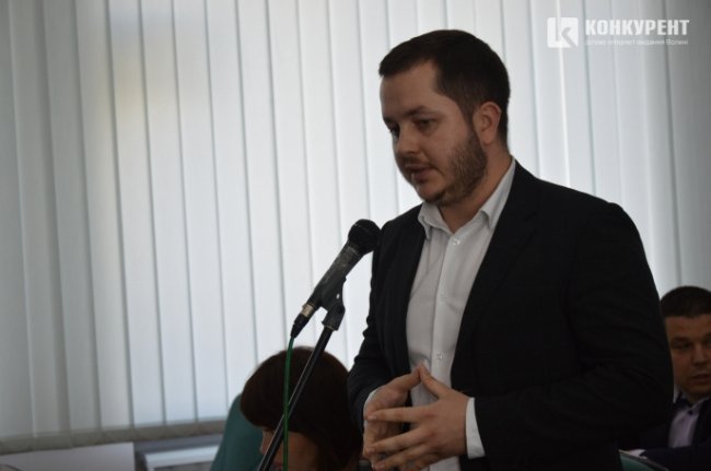 «Політичний тиск»: у луцького «Променя» забрали парковку 