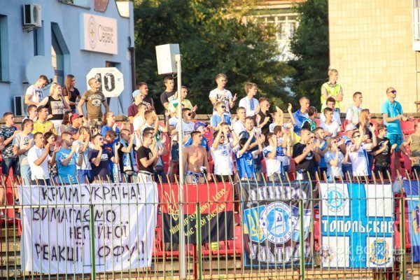 Марш фанів «За єдність України» у Луцьку. ФОТО