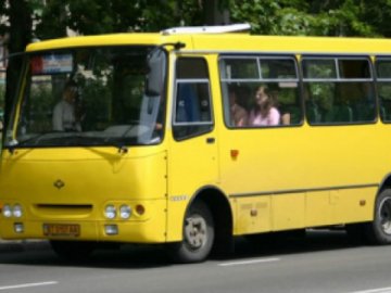 У Луцьку просять розібратися з перевізником, який «здер» 5 гривень з учнів