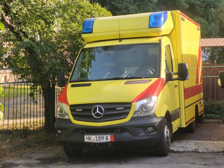 Волинський медзаклад отримав спецавтомобіль з Німеччини. ФОТО