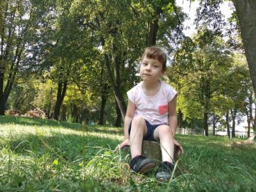 Мама просить допомоги: на реабілітацію маленької волинянки треба 25 тисяч 