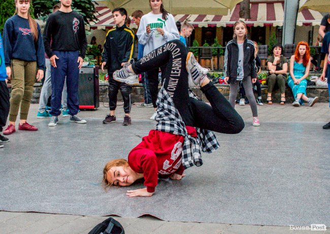 Яскраво, повітряно, незабутньо: фінальний день фестивалю «Aerosfera» у Луцьку. ФОТО