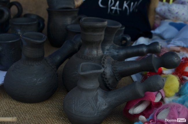 Від і до: які і за скільки сувеніри везуть з «Бандерштату». ФОТО