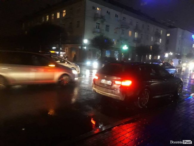 У центрі Луцька на «зебрі» збили чоловіка. ФОТО