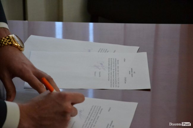 Вусенко віддала печатку Поліщуку, але не визнає законність його роботи