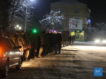 Володимир-Волинський: Героя зустрічали на колінах