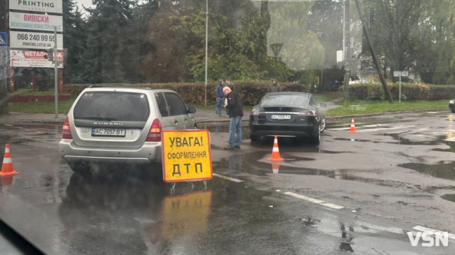 У Луцьку не розминулися Tesla та Subaru