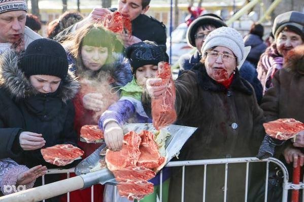 «Русскоє достоїнство»: людей годували з лопат. ФОТО