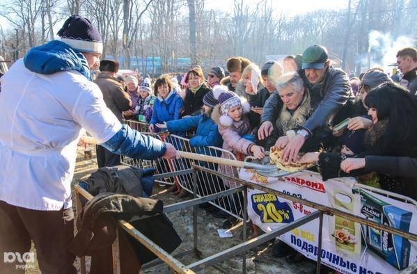 «Русскоє достоїнство»: людей годували з лопат. ФОТО