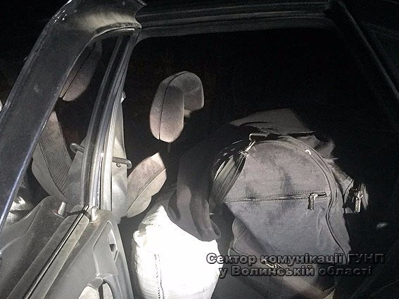 За незаконне поводження зі зброєю чоловіку загрожує до семи років позбавлення волі. ФОТО 