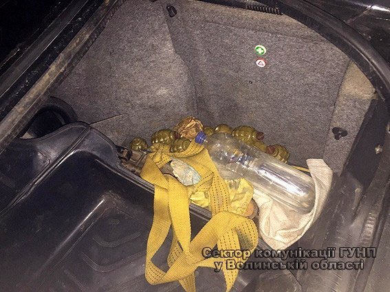 За незаконне поводження зі зброєю чоловіку загрожує до семи років позбавлення волі. ФОТО 