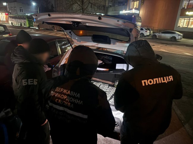 Ввозили під виглядом допомоги ЗСУ: на Волині викрили схему контрабанди авто