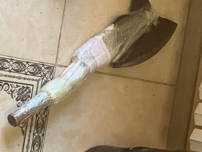 У Маріуполі невідомий напав на синагогу та порубав охоронця. ФОТО