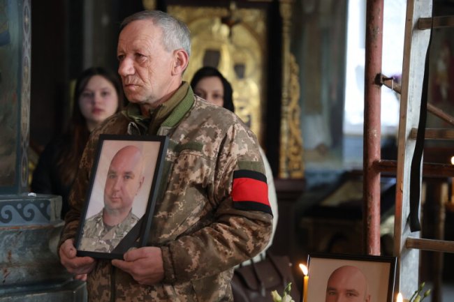 У Луцьку провели в останню дорогу полеглого Героя Дениса Савчука