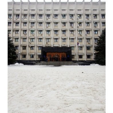 В Одесі замурували вхід в ОДА. ФОТО