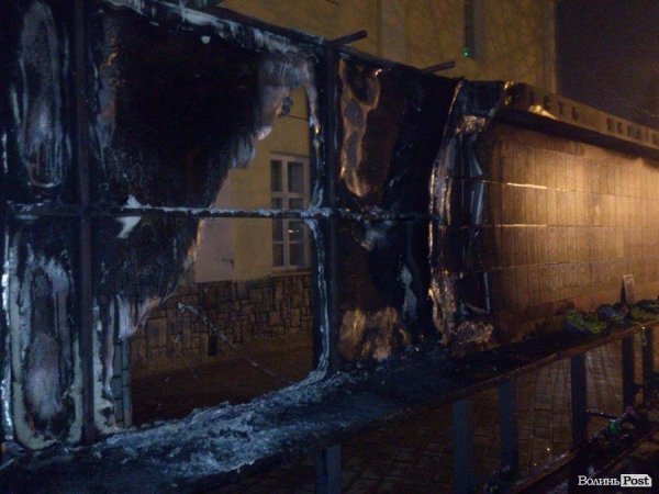 У Луцьку згоріла Стела Героїв