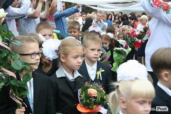 Перше вересня у луцькій школі №9. ФОТО