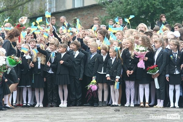 Перше вересня у луцькій школі №9. ФОТО