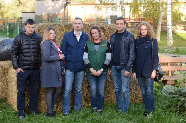 У Луцьку «радикали»  подарували зоопарку 2,5 т соломи*