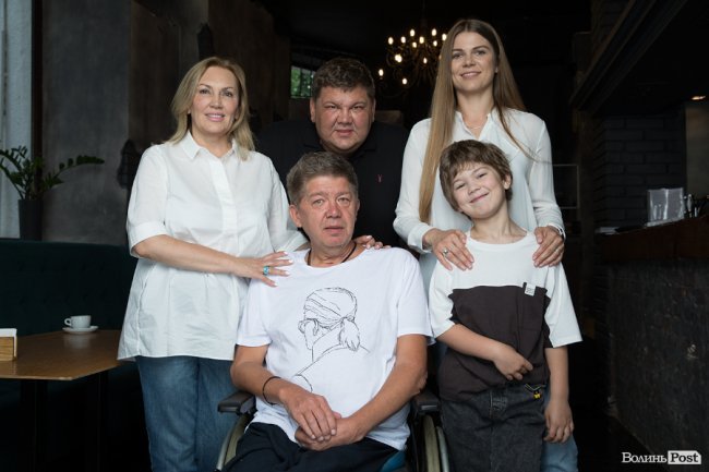 Віталій з родиною