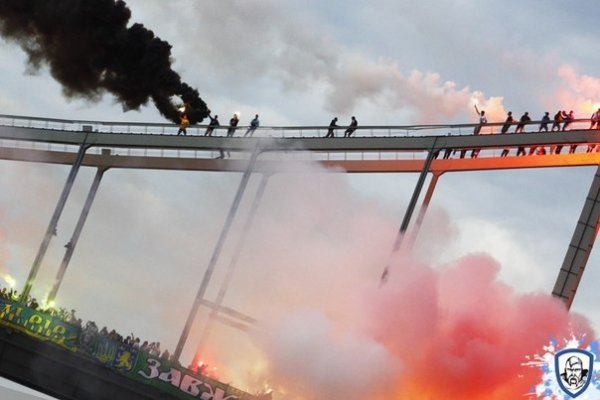 Як ультрас «підпалили» міст у Києві. ФОТО