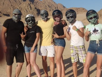 11-класники із села на Волині відсвяткували випускний у Єгипті. ФОТО