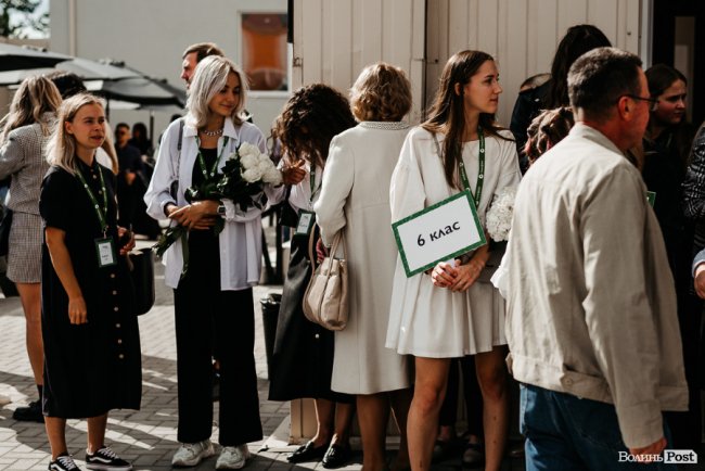 У новій локації і… з котом: як в інноваційній луцькій школі «ThinkGlobal» 1 вересня відзначали. ФОТО* 