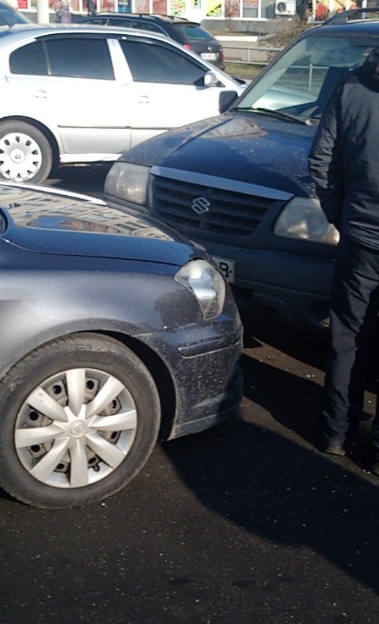 У Луцьку на площі Возз’єднання  – потрійна аварія. ФОТО