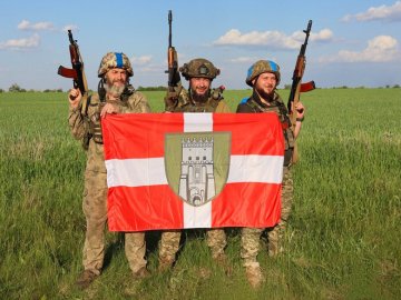 Волинські воїни підняли на Донеччині оновлений стяг бригади. ФОТО