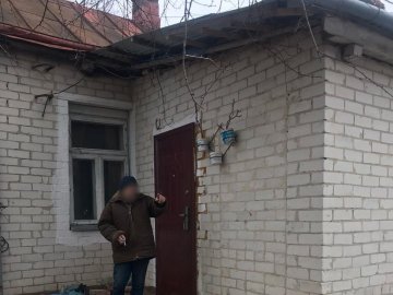 Двоє невідомих побили волинянина у його власному будинку: вимагали гроші