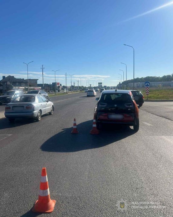 Біля Луцька водійка авто збила 16-річну дівчину