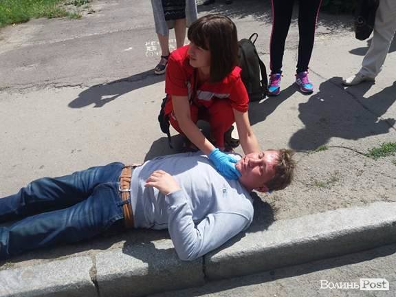 У Луцьку посеред вулиці побили чоловіка