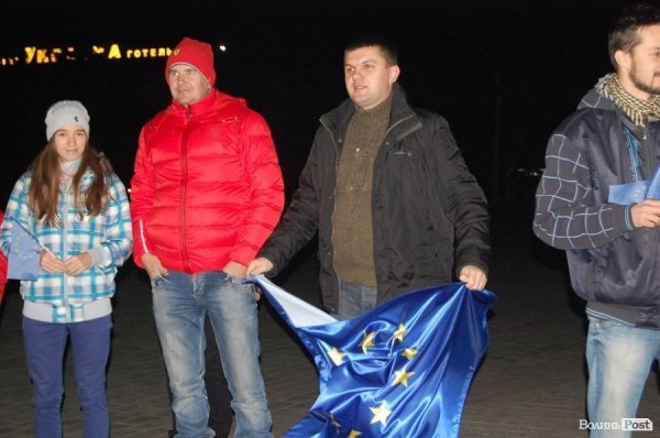 У Луцьку активісти збиралися на Театральному майдані. ФОТО. ВІДЕО