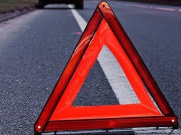 На Волині – смертельна аварія: авто злетіло у кювет та врізалося в дерево