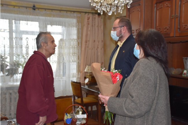 Як у Луцьку вітали ветеранів з Днем перемоги. ФОТО