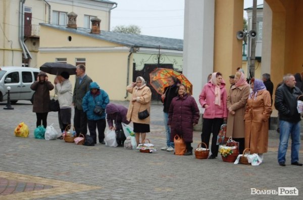 У Луцьку почали освячувати паску. ФОТО