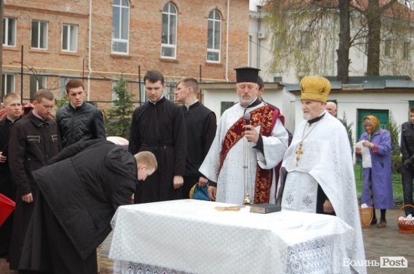 У Луцьку почали освячувати паску. ФОТО