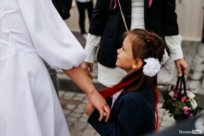 У новій локації і… з котом: як в інноваційній луцькій школі «ThinkGlobal» 1 вересня відзначали. ФОТО* 